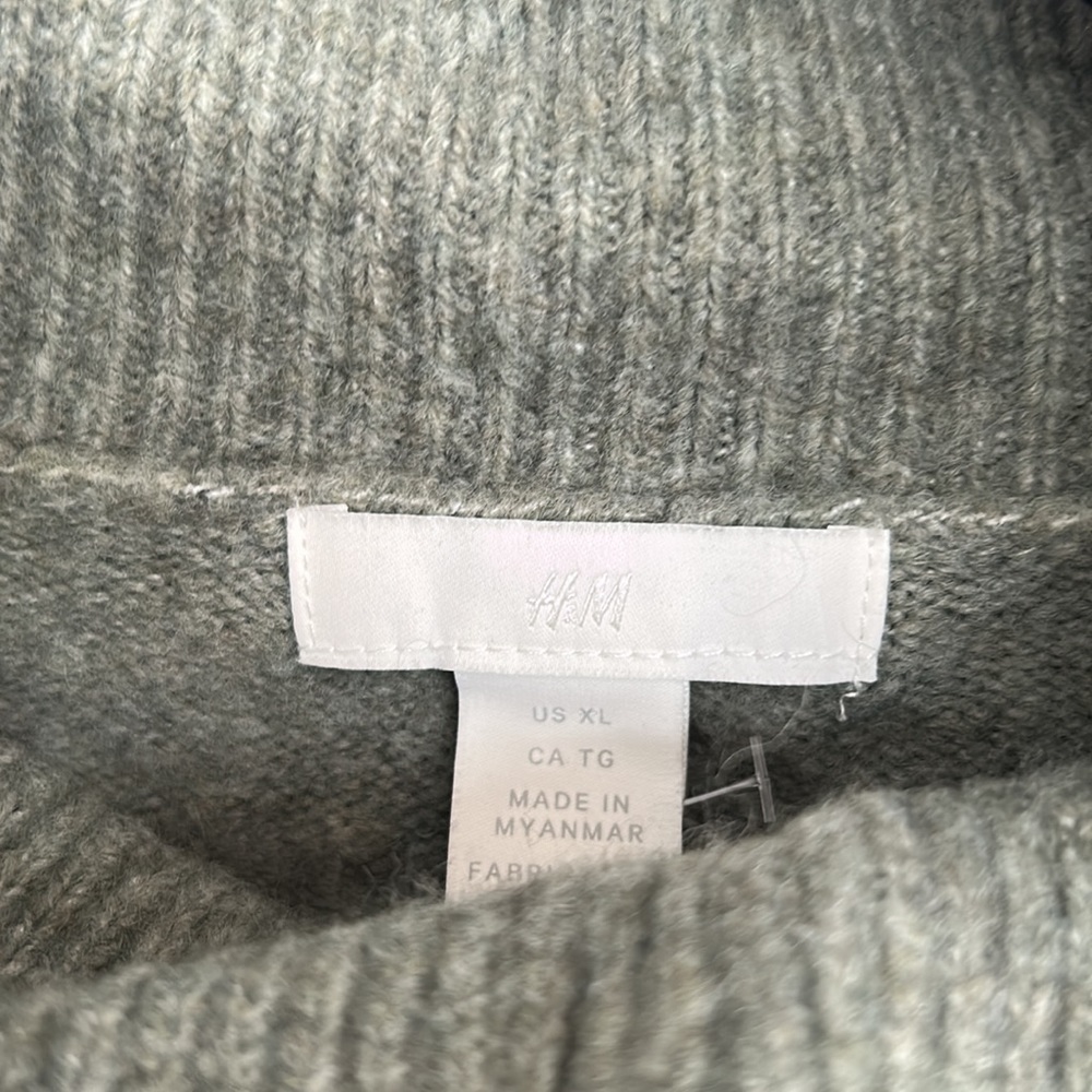 H&M Sweater - Picture 2 of 4